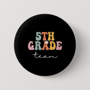5. Klasse Team Retro Groovy Frauen Glücklicher Ers Button