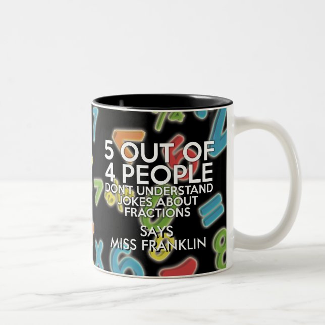 5 von 4 Personen mögen Mathe Zweifarbige Tasse (Rechts)