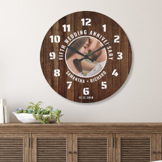 5th Wedding Anniversary Photo Rustic Pallet Wood   Große Wanduhr