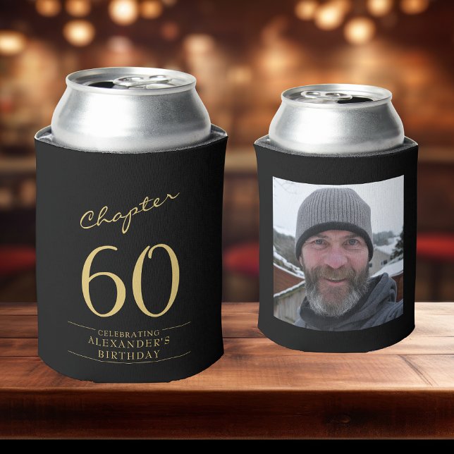 60. Geburtstag Black Gold Foto Dosenkühler (60th birthday black and gold can coolers with photo template on a bar top)