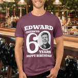 60. Geburtstag Foto und Name Weißtext Tri-Blend Shirt<br><div class="desc">Herzlichen Glückwunsch zum 60. Geburtstag, schwarzer Text, Name und Foto T - Shirt. Fun 60. personalisiert Foto T - Shirt in fett weiß Text Design. Personalisieren Sie dieses Shirt mit einem Foto der Geburtstagsperson in der Mitte der Zahl 0. Eine tolle Idee, um einem Meilenstein der sechzigsten Geburtstagsfeier etwas Spaß...</div>