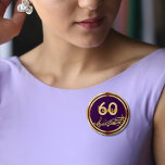 60. Geburtstag Gold Musiknoten auf stilvollen lila Button<br><div class="desc">Dunkler lila Hintergrund mit Imitate Gold Musiknoten für eine 60. Geburtstagsfeier. Mit einem Imitat Goldrahmen. Vorlagen für Alter und Namen. Der Name wird in einem handgeschriebenen Stilskript geschrieben. Goldene Buchstaben und Zahl.</div>