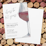 60. Geburtstagsparty jubelt bis sechzig Einladung<br><div class="desc">"Cheers to 60 years!" wird stolz auf die Spitze dieser klassischen und eleganten Einladung präsentiert, die auf der rechten Seite ein großes Aquarellmärchen oder ein bordeauxrotes und graues Weinglas bietet, was ihm eine moderne Drehung verleiht. Sie können das Jahr anpassen, um jeden Meilenstein zu feiern. Das Design verwendet Skripttypografie für...</div>