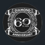 60. Hochzeitstag Diamant Wappen Große Wanduhr<br><div class="desc">Ein romantisches Design zum Feiern Ihres 60. Heiratsjahres. Wenn Sie Hilfe bei der Anpassung dieses Designs möchten,  kontaktieren Sie mich bitte,  deren ist ein frag dieser Designer-Schaltfläche,  direkt unter diesem Text. Dieses sechzigste,  60 Jahre Hochzeitstag Wappen hat den Text Diamant als das traditionelle Geschenk für diesen Meilenstein.</div>