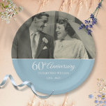 60. Jahrestag Hochzeit Foto Diamond Pappteller<br><div class="desc">Personalisieren Sie Ihre Lieblings-Hochzeit Foto und besondere 60 Jahre Diamant-Hochzeitsstipps Details in der schicken weißen Typografie auf einem diamantblauen Hintergrund. Entwickelt von Thisisnotme©</div>