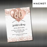 60. Rose Goldballons Weißer Luxus Magneteinladung<br><div class="desc">Für einen eleganten 60. Geburtstag. Ein stilvoller weißer Hintergrund. Mit Rose Gold,  rosa Imitat Glitzer,  Glitzern und Ballons dekoriert. Personalisieren und fügen Sie einen Namen und Party-Details. Der Name ist mit einem handgeschriebenen Stil Skript geschrieben,  Nummer 60 mit ballon Stil Schriftart.</div>