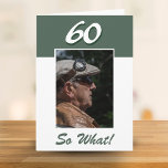 60 so, was Funny Positive 60. Geburtstag Foto Karte<br><div class="desc">60 so, was Funny Positive 60. Geburtstag Foto-Karte. Es kommt mit einem lustigen und positiven Zitat 60 So Was und ist perfekt für eine Person mit einem Sinn für Spaß. Die Karte ist grün. Fügen Sie Ihr Foto in die Vorlage ein und ändern Sie die Altersnummer und die Meldung in...</div>