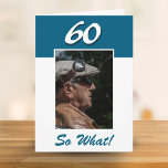 60 so, was Funny Positive 60. Geburtstag Foto Karte<br><div class="desc">60 so, was Funny Positive 60. Geburtstag Foto-Karte. Es kommt mit einem lustigen und positiven Zitat 60 So Was und ist perfekt für eine Person mit einem Sinn für Spaß. Die Karte ist blau. Fügen Sie Ihr Foto in die Vorlage ein und ändern Sie die Altersnummer und die Meldung in...</div>