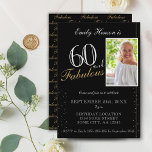 60 und fabelhafte Elegant Black Foto Geburtstag Einladung<br><div class="desc">60 und fabelhafte elegante Black Foto Geburtstagseinladung. Schwarz elegantes Foto Geburtstagsfeier Einladung. Das fabelhafte Muster ist auf der Rückseite. Fügen Sie Ihr Foto hinzu und passen Sie den Text auf der Einladung an. Ideal für die 60. Geburtstagsfeier einer Frau.</div>