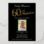 60 und fabulous Black 60. Geburtstag Gold Folieneinladung<br><div class="desc">Elegante 60 und prächtige schwarze 60. Geburtstag Gold Foil Einladung. Goldfolie auf schwarzem Hintergrund. Fügen Sie Ihre Foto- und Party-Details hinzu.</div>
