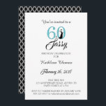 60 und Sassy | 60. Geburtstagsparty Einladung<br><div class="desc">Das elegante Foto lädt Sie zum 60. Geburtstag ein und lassen Sie sich für Ihre 60. Geburtstagsfeier personalisieren. Die Wörter "60 und Sassy" in schwarz und blau Glitzer sind Set mit moderner Typografie. Auf der Rückseite der Karte befindet sich ein raffiniertes geometrisches Schwarz-Weiß-Muster. Matching Produkte und andere Farben sind in...</div>