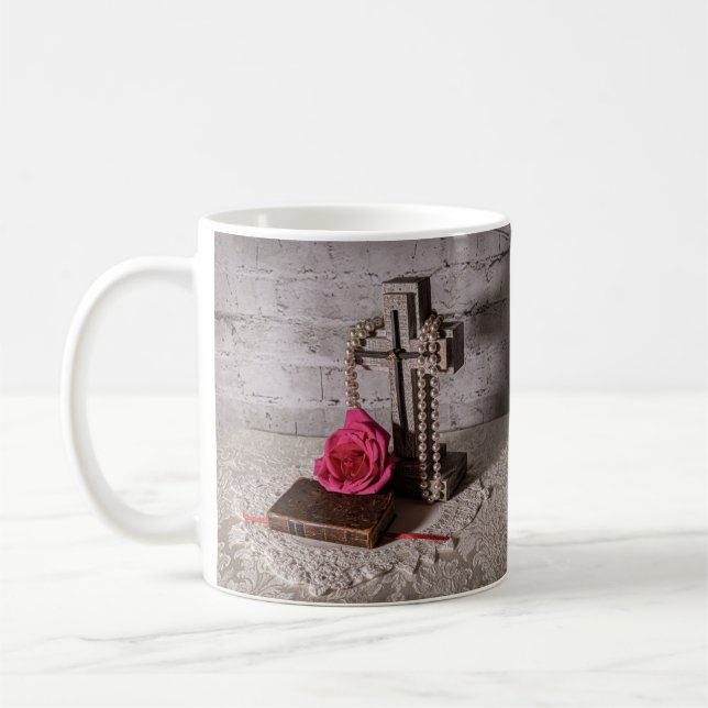 6134-Rose mit Bibel, Kreuz und Perlen Kaffeetasse (Links)