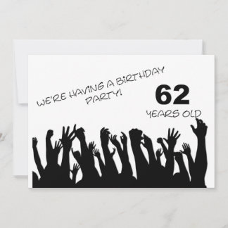 62. Party Einladung mit jubelnden Menschenmassen