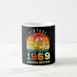 63 Jahre alte Frauen Tag 1959 Vintag 63. Geburtsta Kaffeetasse<br><div class="desc">Birthday Design Für alle,  die das Horoskop sagen schwierig & Stubborn Aber ganz wert.Tragen Sie es mit Stolz auf die Arbeit,  Schule Gymnastik perfekt,  um mit Shorts,  Leggings oder Jeans für einen lässigen und trendigen Look zu verbinden</div>