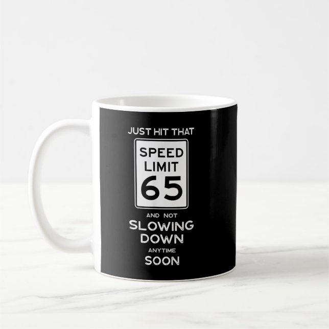 65. Geburtstag Geschwindigkeitsbegrenzung Signatur Kaffeetasse (Links)