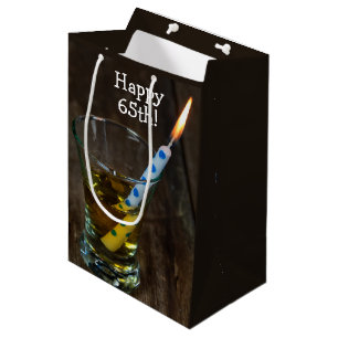 65. Geburtstagskandle in Whiskey Glass Mittlere Geschenktüte