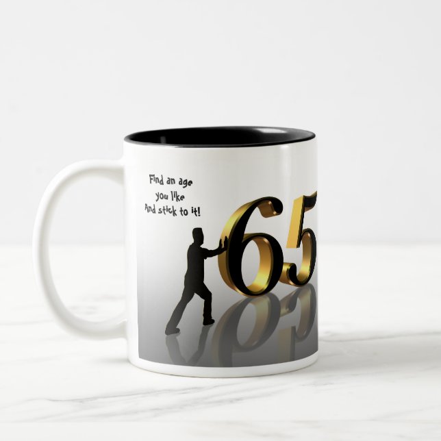 65e Anniversaire mug 3D texman poussant 65 (Gauche)