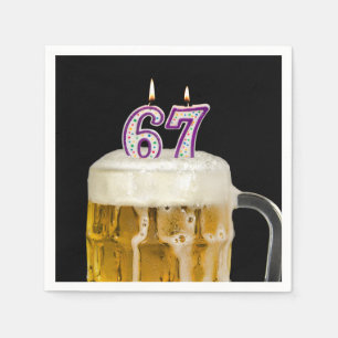 67. Geburtstagsbiere auf schwarz Serviette