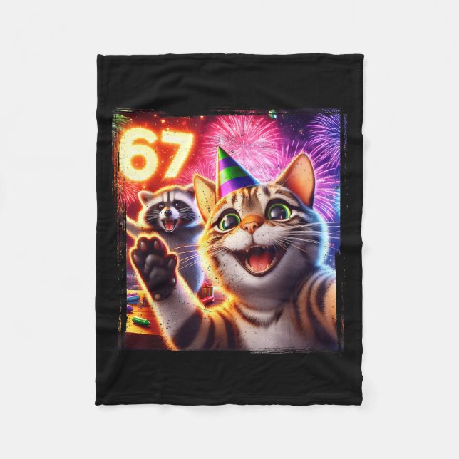 67 Meme Cat Raccoon New Year Selfie Funny Birthday Fleecedecke (Vorderseite)