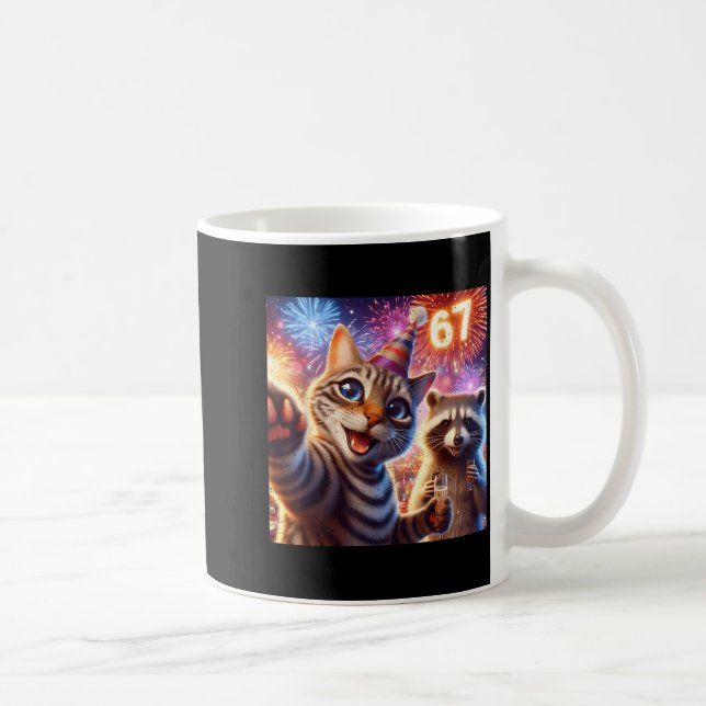 67 Meme Cat Raccoon New Year Selfie Funny Birthday Kaffeetasse (Rechts)
