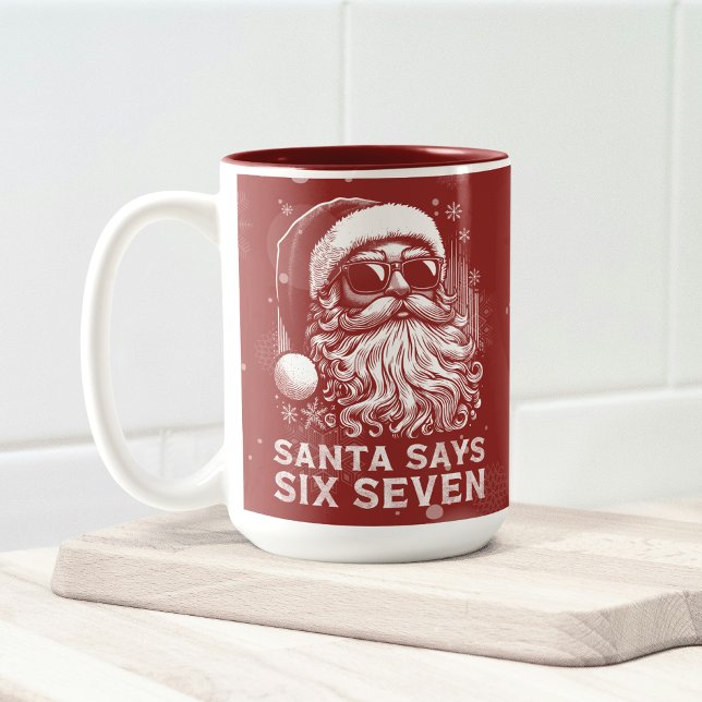 67 Meme Funny Santa Says Six Seven Christmas Zweifarbige Tasse (Von Creator hochgeladen)