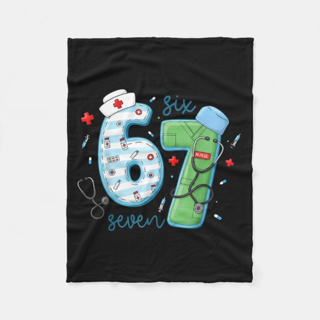 67 Meme Funny School Nurse Six Seven Meme Nursing  Fleecedecke (Vorderseite)
