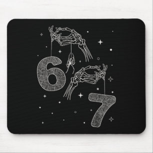 67 Meme Skelett Hand Funny Halloween Sechs Sieben  Mousepad