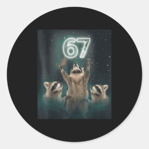 67 Meme-Waschbär heult den Mond an 6 7 Lustig Komi Runder Aufkleber