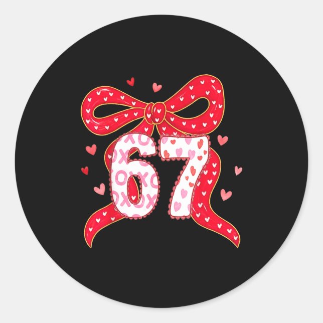 67 Valentine Vibes Coquette Bow Girl  Runder Aufkleber (Vorderseite)