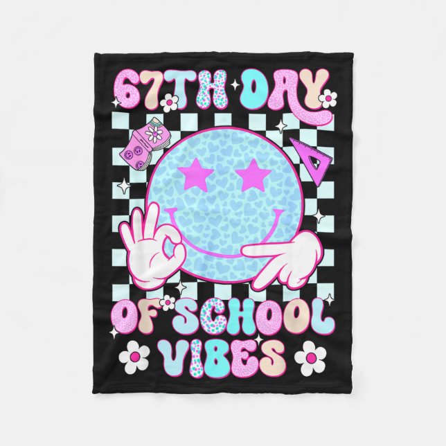 67th Day Of School Vibes 67 Meme Cute Smile Face T Fleecedecke (Vorderseite)