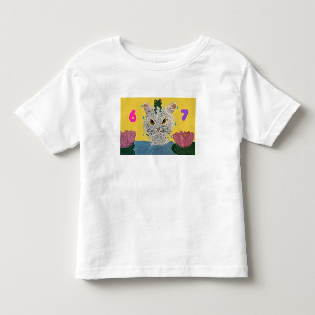 6 7 Mad Cat with frog on its head Kleinkind T-shirt (Vorderseite)