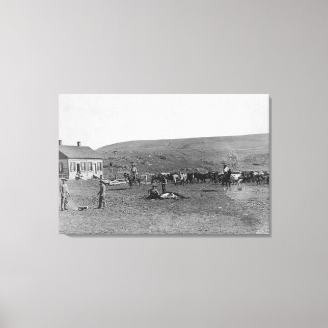 6 Cowboys Branding Rinder Near House Fotografie Leinwanddruck (Vorderseite)