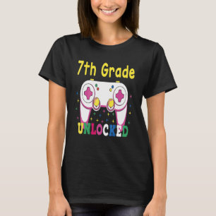 6. Klasse erreicht 7. Klasse Unverriegelte Retro-F T-Shirt