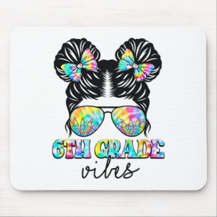 6. Klasse Vibes Messy Hair Bun Girl Ck zur Schule  Mousepad