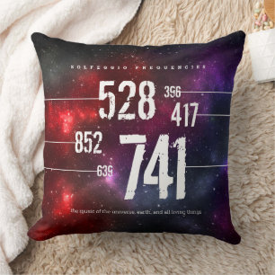 6 Solfeggio Häufigkeiten auf dem kosmischen Staubf Kissen