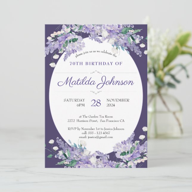 70. Geburtstag Blumendark Lila Wisteria Elegant Einladung (Stehend Vorderseite)