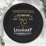 70. Geburtstag Legendary Black Gold Retro Pappteller<br><div class="desc">Für alle,  die ihren 70. Geburtstag feiern,  haben wir die idealen Geburtstagsparty-Teller mit Vintagem Ambiente. Der schwarze Hintergrund mit Vintagem Typografie-Design in Weiß und Gold ist schlicht und elegant mit Retro-Ambiente. Passen Sie den Text dieser Geburtstagsplatte einfach mit der Vorlage an. Teil einer 70. Geburtstagskollektion mit Party- und Geschenkartikeln.</div>