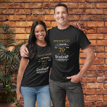 70. Geburtstag Legendary Black Gold Retro T-Shirt<br><div class="desc">Ein personalisierter klassischer Party T - Shirt für diesen besonderen 70. Geburtstag und feiert die 70. Geburtstag. Fügen Sie den Namen zu diesem Vintagen Retro-Stil Schwarz, Weiß und Gold für ein maßgeschneidertes 70. Geburtstagsgeschenk hinzu. Bearbeiten Sie den Namen und das Jahr einfach mit der Vorlage. Ein wunderbares, individuelles, schwarzes Geburtstagsgeschenk....</div>