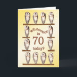 70. Geburtstag, neugierige Eulenkarte Karte<br><div class="desc">Lustige Schleiereulen,  die ihre Köpfe drehen. Eine humorvolle Geburtstagskarte für jemand,  das Eulen mag.</div>