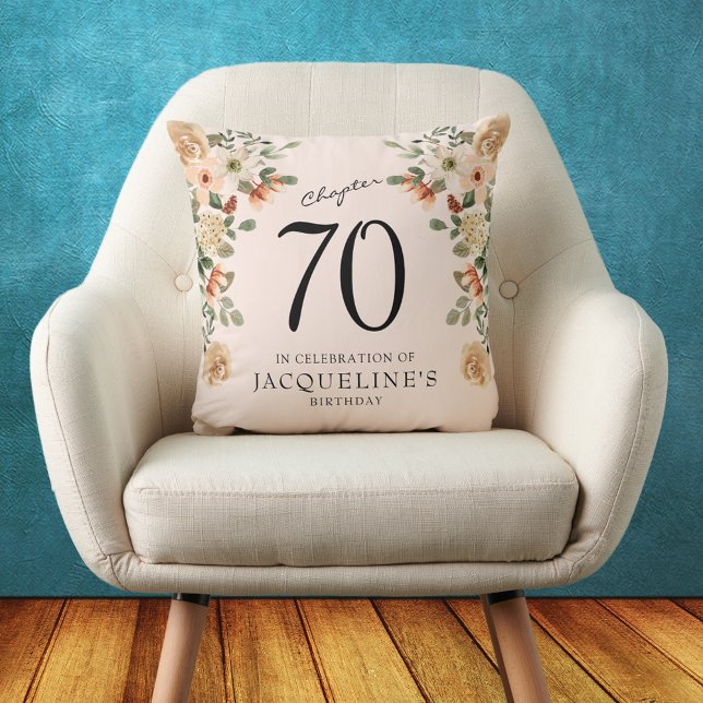 70. Geburtstag Vintag Kissen (70th Birthday Vintage Floral Throw Pillow.
Throwback to a time of elegance and charm.)