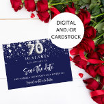 70. Geburtstagsparty Blue Silber Save the Date Kar<br><div class="desc">Eine elegante Save the Date-Karte für eine 70. Geburtstagsfeier. Eine Marineblau mit Sternen dekoriert. Personalisieren und fügen Sie Datum und Name/Alter hinzu. Der Text: Save the Date ist mit einem großen angesagten,  handgeschriebenen Stilskript geschrieben.</div>