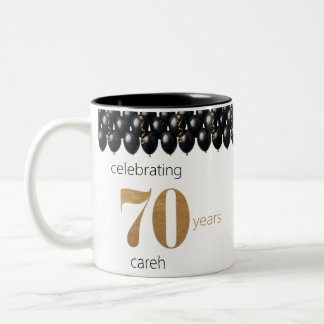 70 Jahre Schläge und Lächeln Zweifarbige Tasse