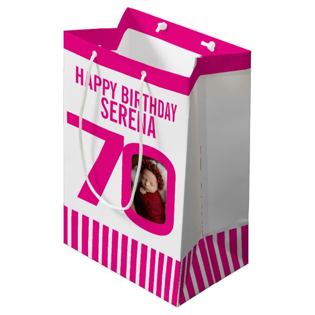 70 photos dans le sac cadeau d'anniversaire blanc  (Devant Angle)