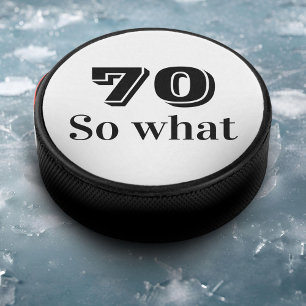 70 so, was Funny Sprichwort 70. Geburtstag Eishockey Puck