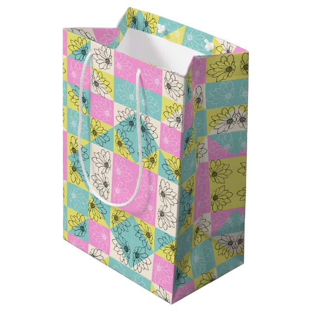 70er Checkerboard Vintage Blumenmuster einzigartig Mittlere Geschenktüte (Rückseite Schrägansicht)