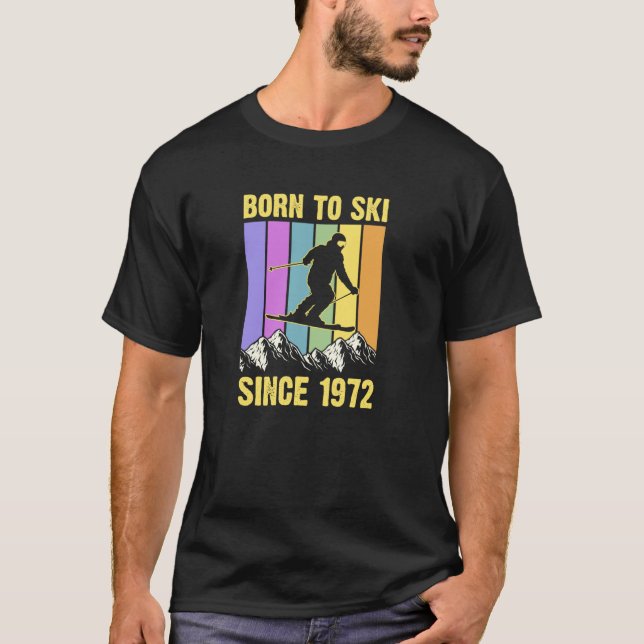 70er Style Mountain Trip Geboren zum Ski seit 1972 T-Shirt (Vorderseite)