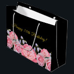 70th birthday black pink florals große geschenktüte<br><div class="desc">A trendy,  modern gift bag for a birthday.  A classic,  elegant black colored background,  with faux gold colored letters,  and the text: Happy 70th Birthday!  Pink flowers like peonies,  roses,  and bluebells.</div>