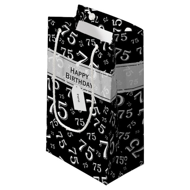 75. Happy Birthday Black/White Number Pattern Kleine Geschenktüte (Vorderseite Schrägansicht)