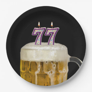 77. Geburtstagsbiere auf schwarzem Papierplatten Pappteller
