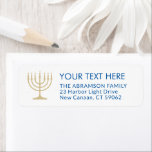 7 Candle Menorah White Blue & Gold Rücksendeadress<br><div class="desc">Mit diesen eleganten Rücksendeadressen-Aufklebern in Weiß, Gold und Blau können Sie die perfekte Touch zu Karten, Einladungen und anderen Korrespondenzen hinzufügen. Das Gold ist nicht metallisch bedruckt, keine Folie. Jeder Text kann leicht mit jedem Gruß, Namen und jede Adresse angepasst werden. Das Design besticht durch eine einfache sieben Kerzenmenorah mit...</div>